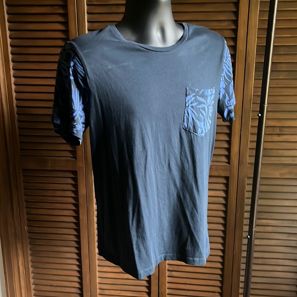 H&M Graphic T-Shirt size Medium